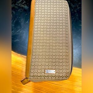 Coach Travel Organizer